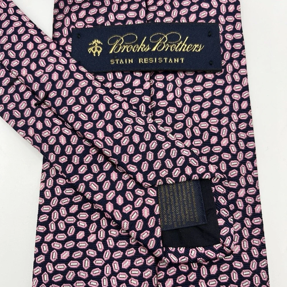 Brooks Brothers Necktie Men Silk‎ Red Pink Stain Resistant USA Made